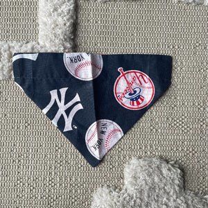 NWOT New York Yankees Pet Collar Bandana - Size Small, Sporty & Adorable
